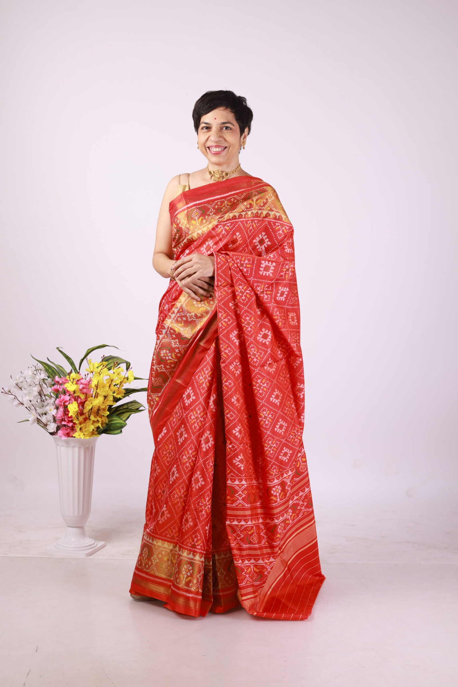 ❤️ Kumudini — Pure Silk Single Ikat Patola Saree in Scarlet Red - Image 2